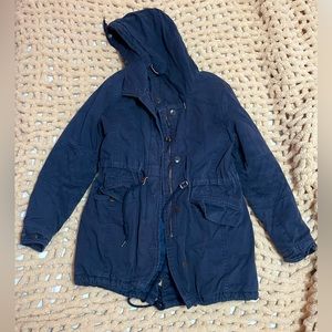 It’s edward jeans brand! Size is large! Dark blue color!